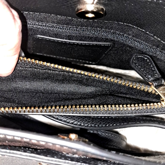 Coach Classic Signature Bag - Picture 8 of 10